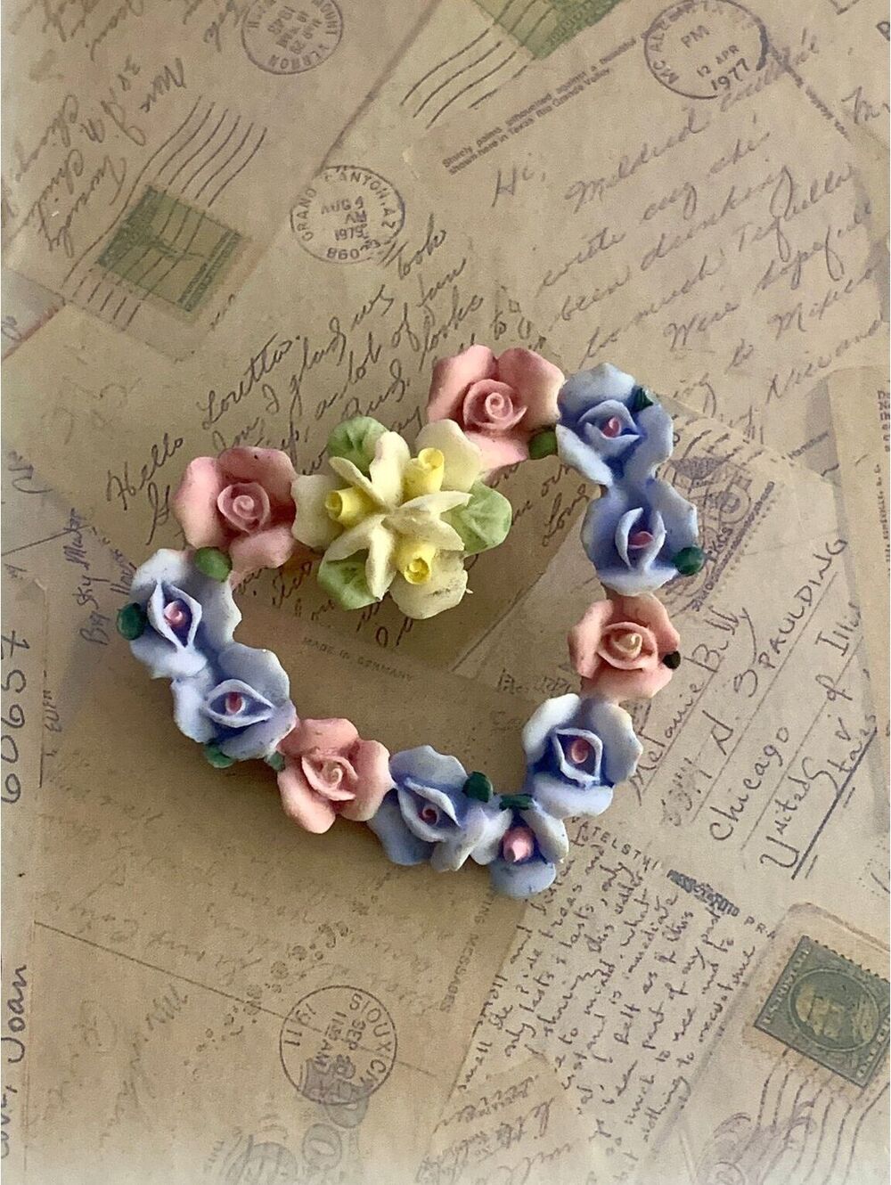 Vintage Charming Heart-Shaped Floral Ceramic Brooch Pin - Pastel Garden Vibes